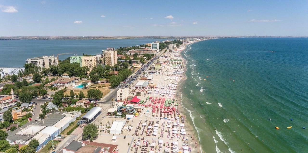 Evy Deluxe Mamaia